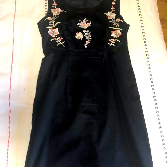 Dress Round Neck Embroidered Front 